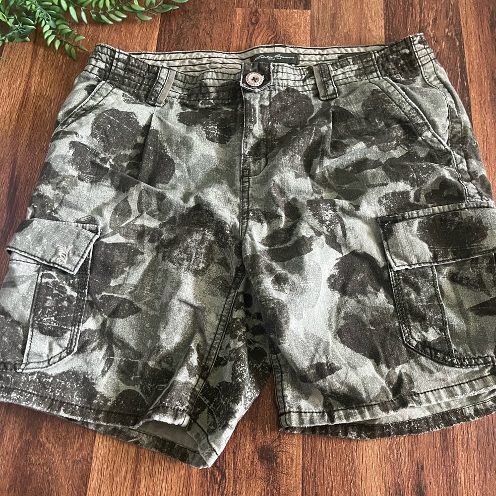 Eddie bauer shaw fit shorts size10